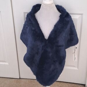 NWT  Beautelicate Blue Faux Fur Wrap
